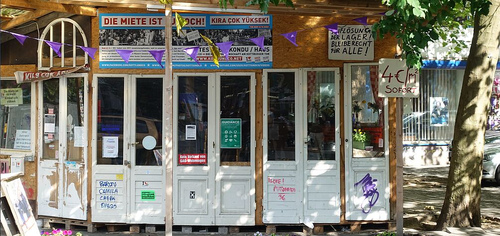 street cabin as protest room against high rents